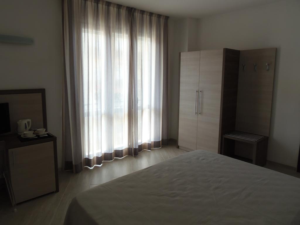 Hotel Lido Inn Lido di Camaiore Szoba fotó