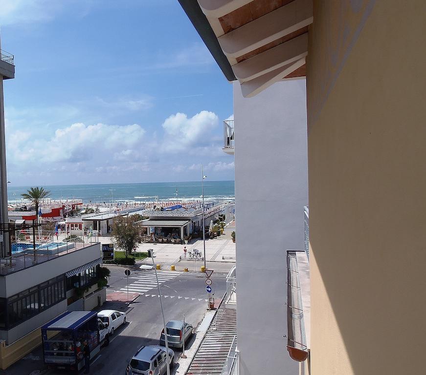 Hotel Lido Inn Lido di Camaiore Szoba fotó