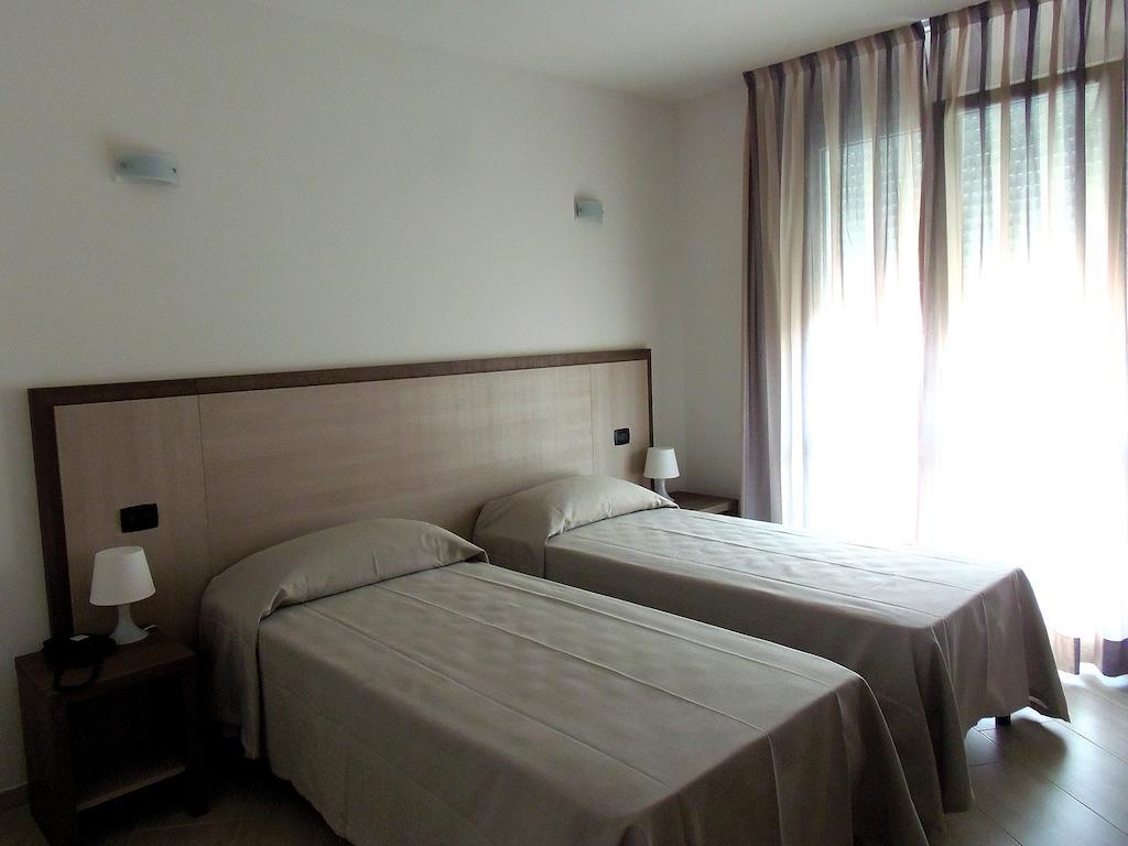 Hotel Lido Inn Lido di Camaiore Szoba fotó